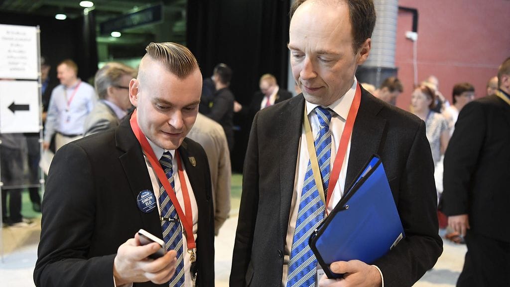 Samuli Voutila ja Jussi Halla-aho Perussuomalaisten puoluekokouksessa kesäkuussa 2017.