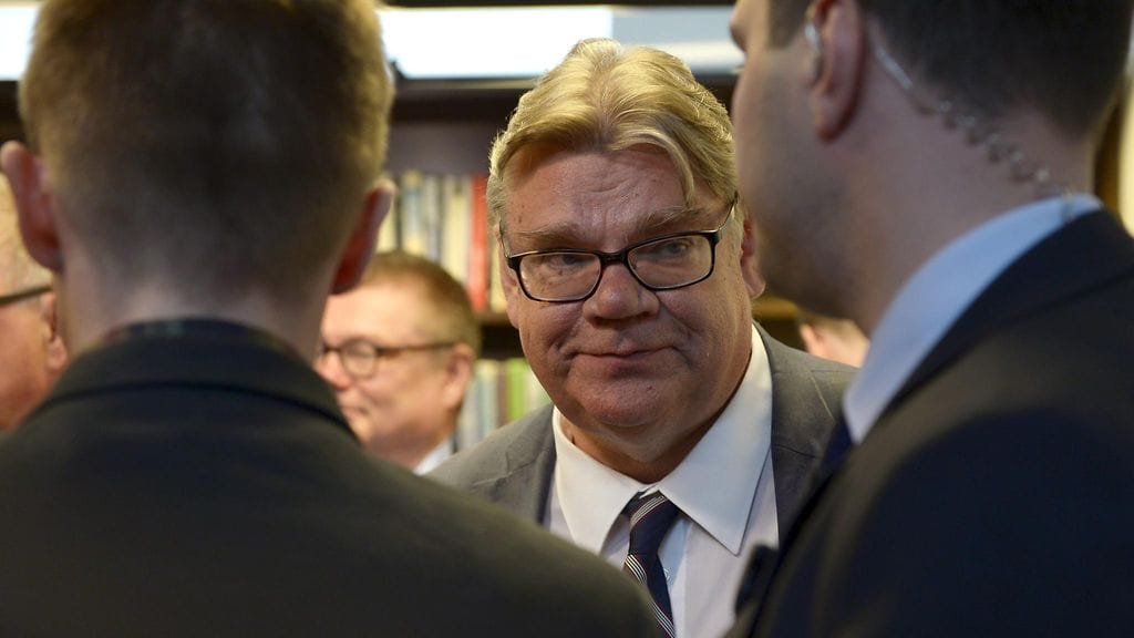 Ulkoministeri ja Uusi vaihtoehto-ryhmän kansanedustaja Timo Soini sanoo, että ei ole huolissaan hallituksen enemmistön sulamisesta.