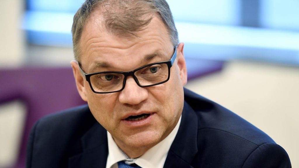 Pääministeri Juha Sipilä on kommentoinut Finnair-kohua STT:n haastattelussa.