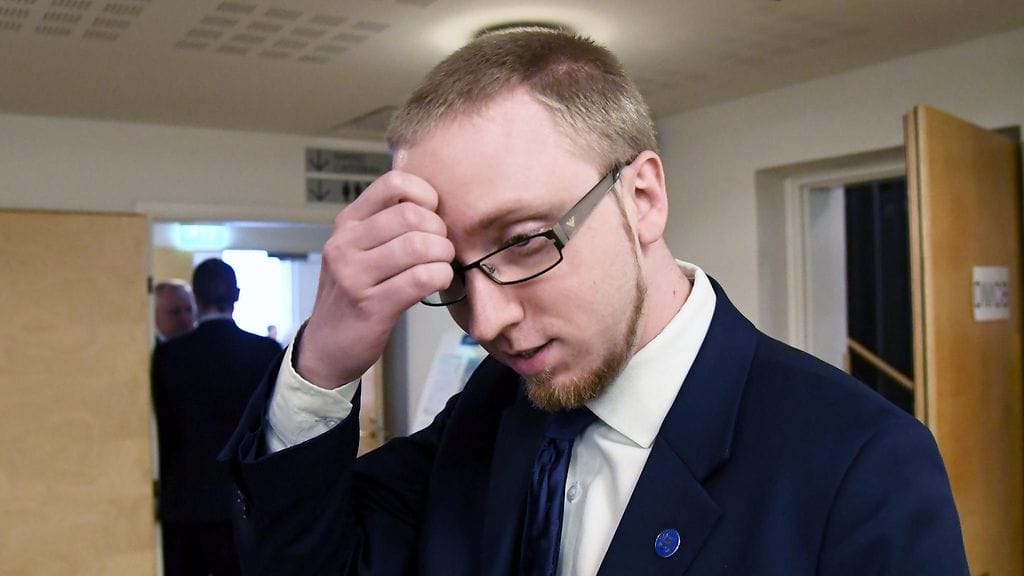 Uusi vaihtoehto -ryhmän puheenjohtaja Simon Elo kertoo ryhmän jäsenten saaneen tappouhkauksia.