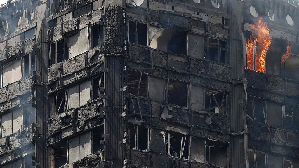 Julkisivumateriaalit valmistanut Arconic sanoo, että päätös myynnin lakkauttamisesta syntyi Lontoon tornitalopalon jälkeen.