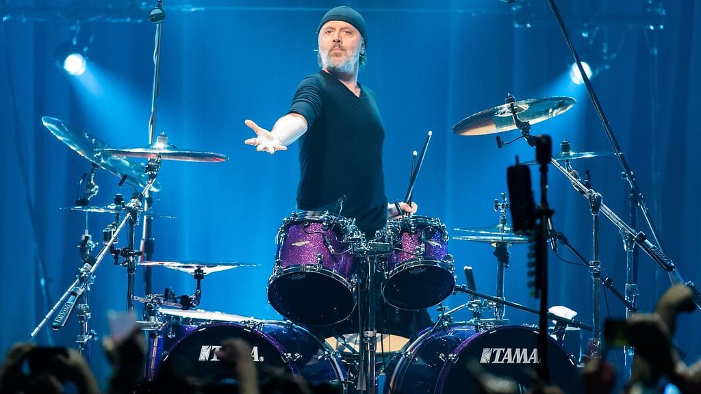 Lars Ulrich lavalla Los Angelesissa helmikuussa 2017.
