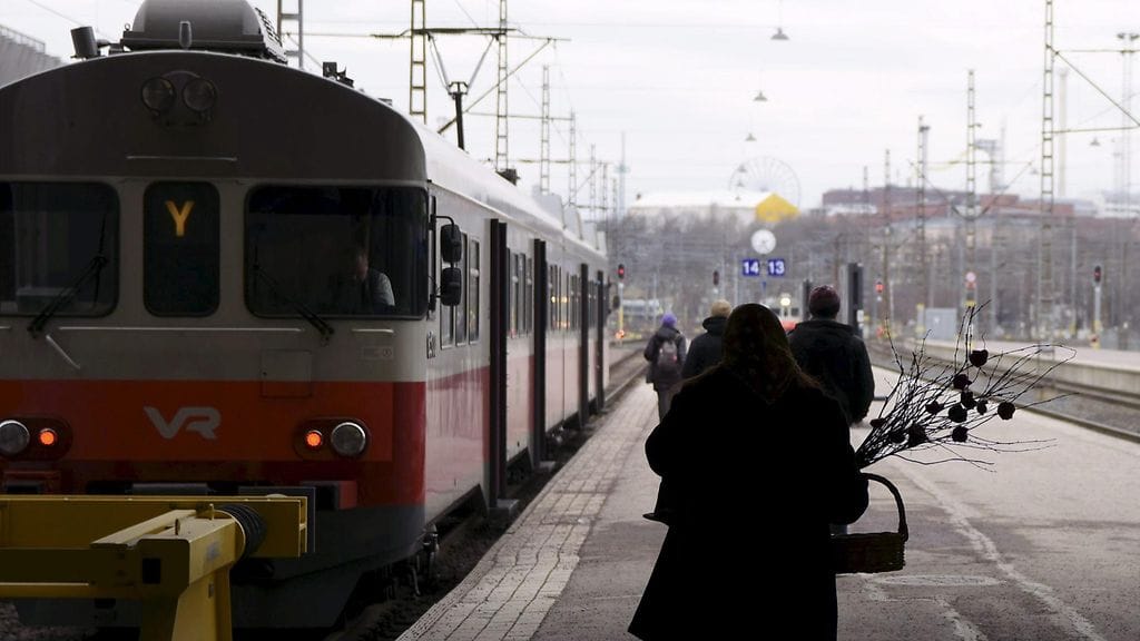 Pääkaupunkiseudun viimeinen Sm2-sähköjunalla ajettava vuoro lähtee tänään Kirkkonummelta kello 18.08. Kuvassa Sm2-juna Helsingin rautatieasemalla toissakeväänä.