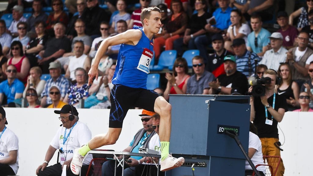 Simo Lipsanen loikki komean ennätyksensä Kuortaneella.