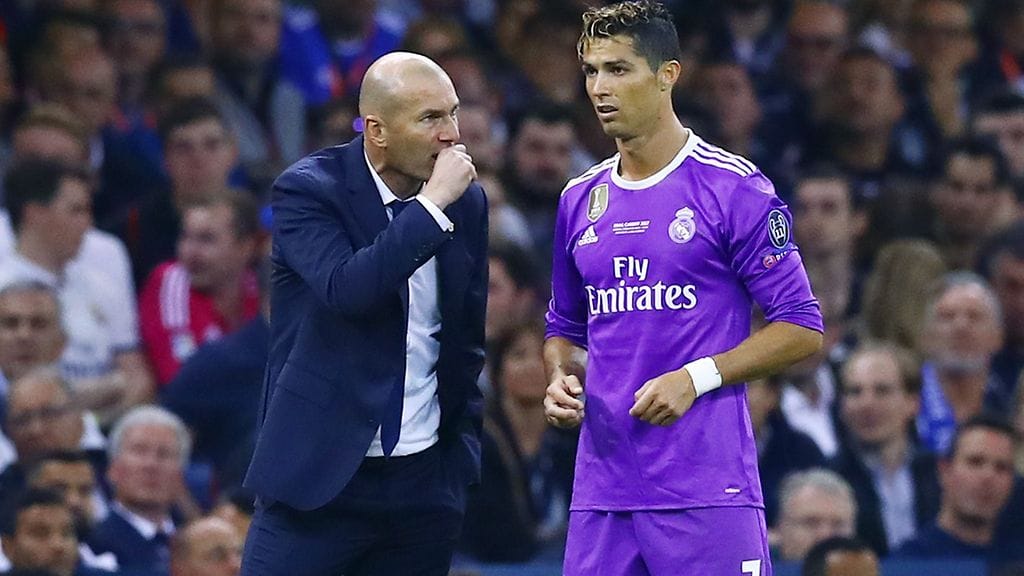 Zinedine Zidane yrittää saada Cristiano Ronaldon jäämään Real Madridiin.