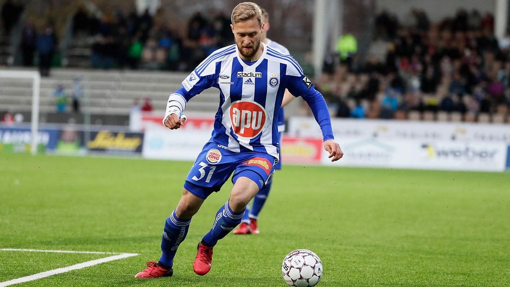 Akseli Pelvas iski HJK:n avausmaalin (arkistokuva).