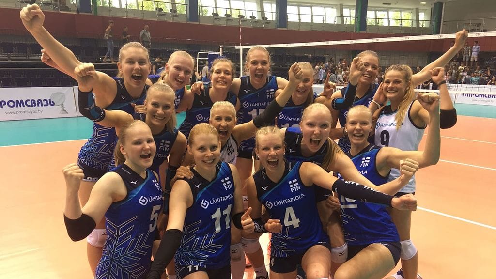 Pelaajien hymyt olivat herkässä Valko-Venäjä-voiton jälkeen.