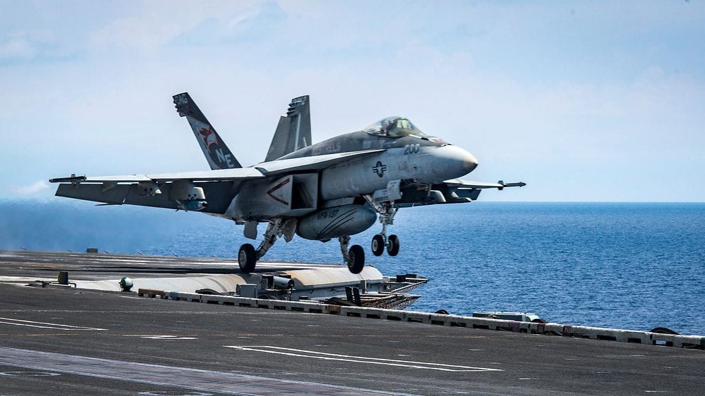 Yhdysvaltain puolustusministeriön julkaisema kuva F/A-18E Super Hornet –lentokoneesta. Vastaava kone ampui syyrialaishävittäjän alas.