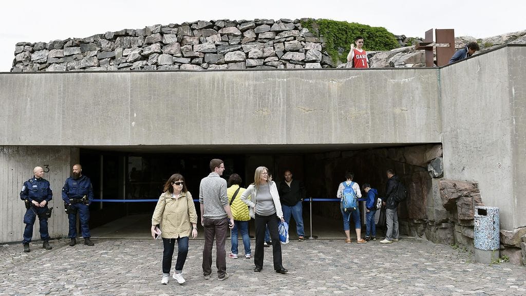 Temppeliaukion kirkko turisti poliisi