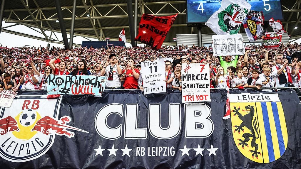 RB Leipzigin kannattajat saivat juhlia nousukaudellaan useaan otteeseen joukkueen edettyä aina Bundesliigan kakkoseksi.