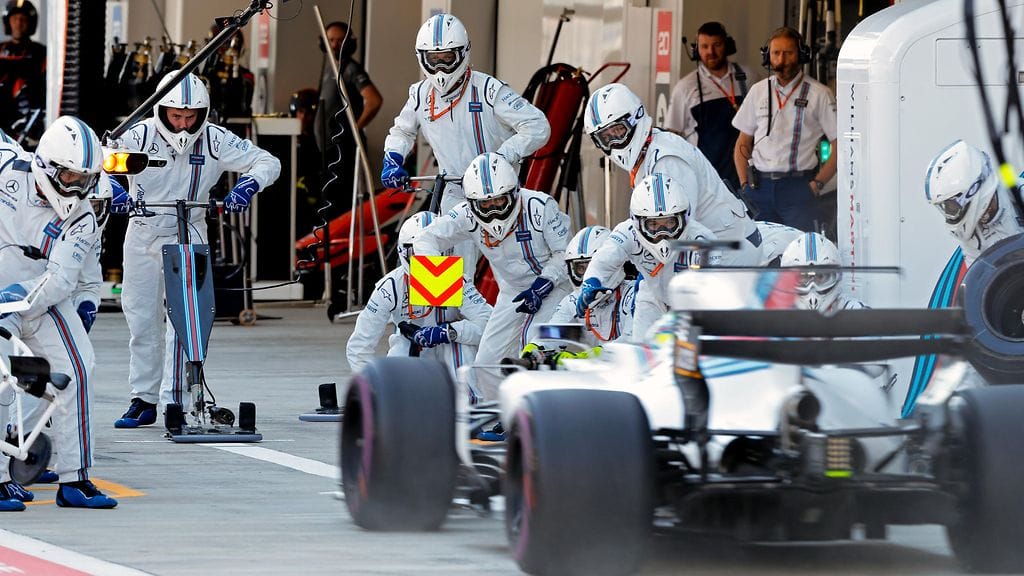 Williamsin Felipe Massa kaartamassa varikolle Venäjän GP:ssä huhtikuussa.