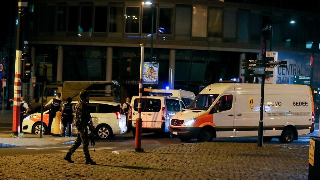 Poliisi esti pommi-iskun Brysselin rautatieasemalla 20. kesäkuuta.