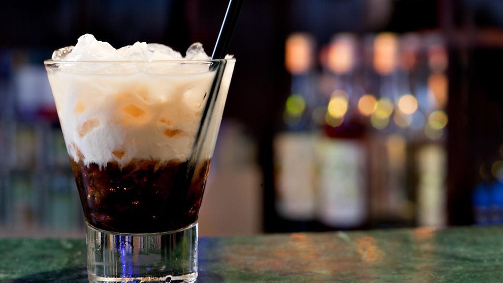 Valkovenäläinen tehdään perinteisesti kermaan, ei maitoon.