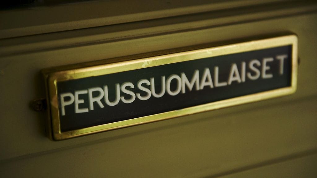 Perussuomalaisten puoluetoimiston kyltti Yrjönkadulla Helsingissä 16. kesäkuuta 2017.