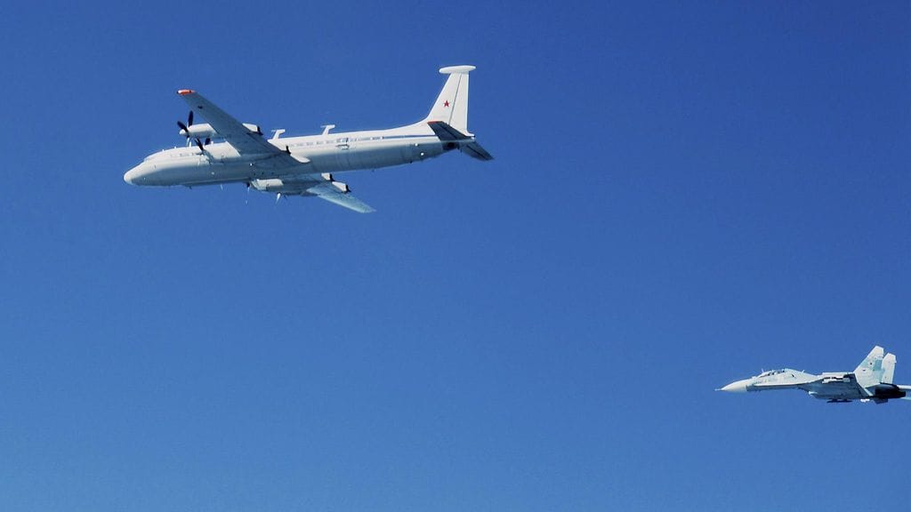 Venäläiset Iljushin Il-22 ja Suhoi Su-27  Itämeren ja Suomenlahden kansainvälisessä ilmatilassa.
