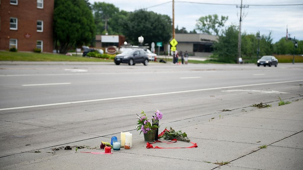 Kynttilöitä ampumispaikalla Minnesotan Falcon Heightsissa 7. heinäkuuta 2016.