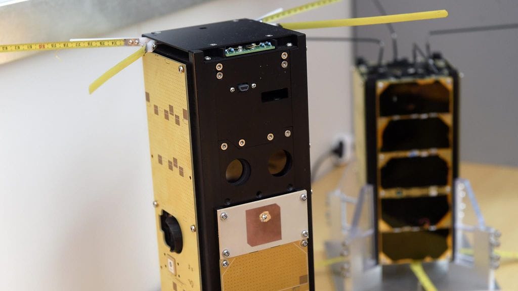 Kuvassa Aalto 1 ja 2 sateliitit.