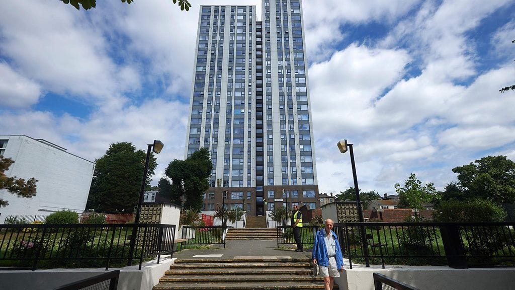 Dorneyn kerrostalo Pohjois-Lontoossa oli yksi tänään evakuoiduista rakennuksista.