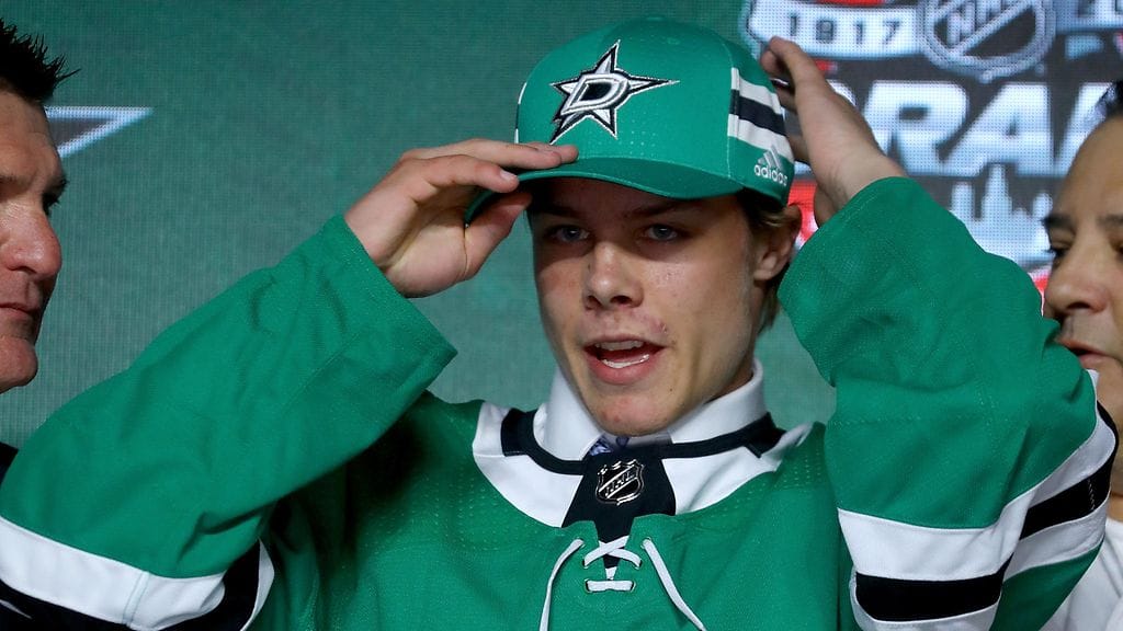 Miro Heiskanen NHL-draftissa.