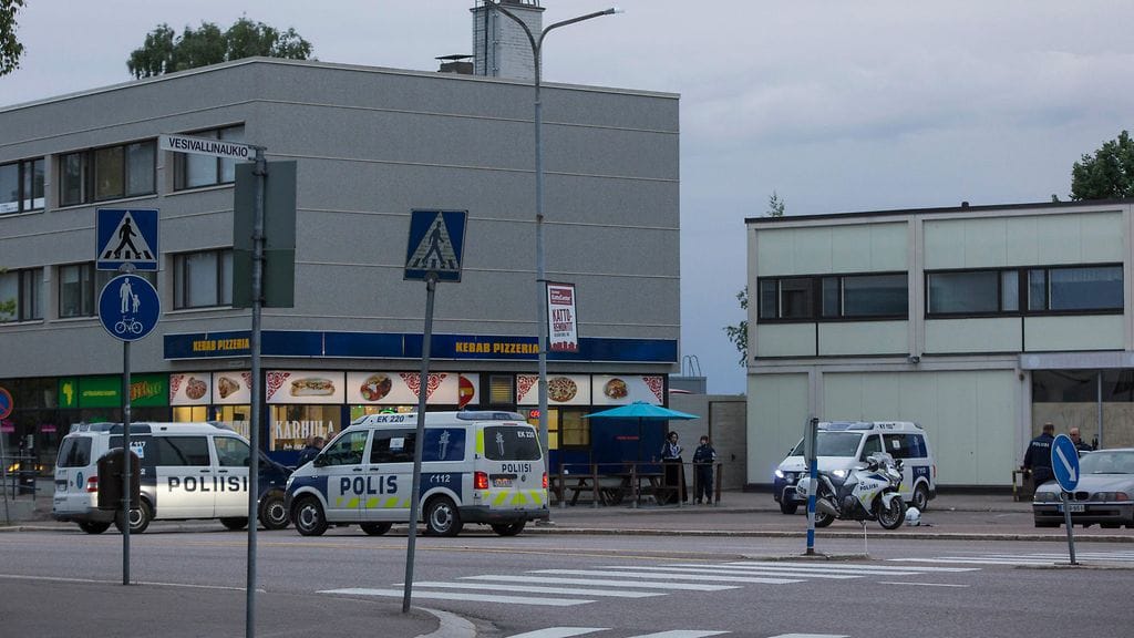 Karhulan kaupunginosassa oli käynnissä juhannuspäivän iltana poliisioperaatio.