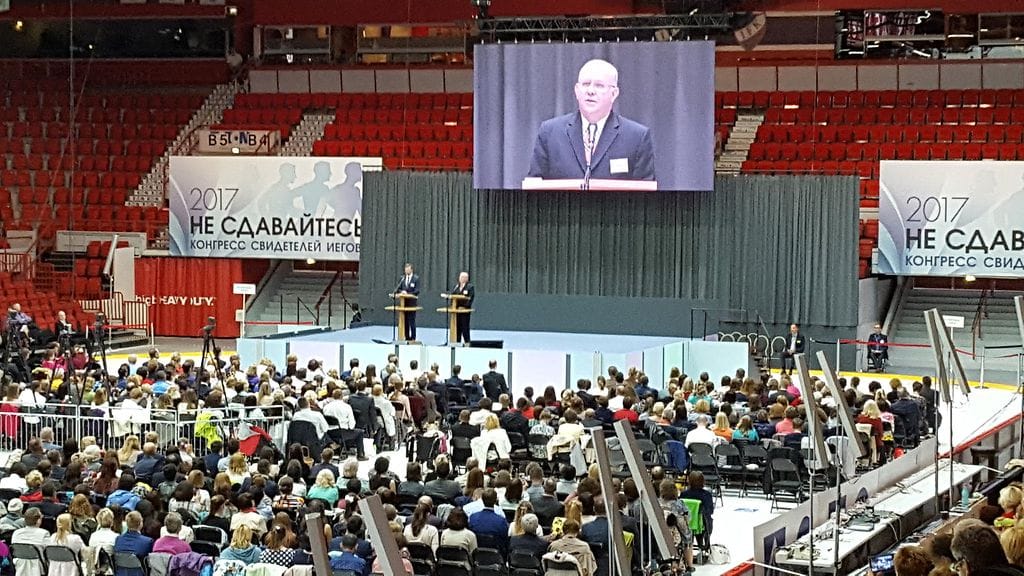 Jehovan todistajien tilaisuus Venäjällä toissa vuonna.