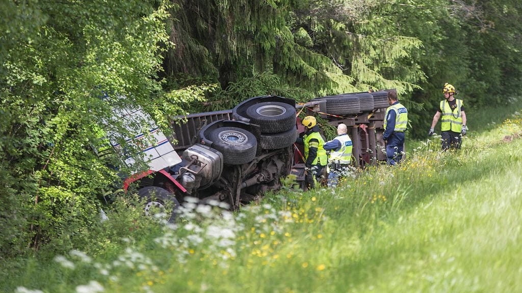 Pelastuslaitos sai ilmoituksen ulosajaneesta rekasta tänään hieman kello yhden jälkeen.