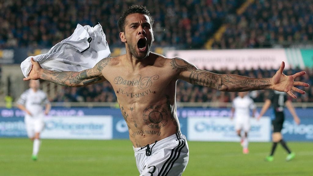 Dani Alves on uhka vastustajalle ympäri kenttää.