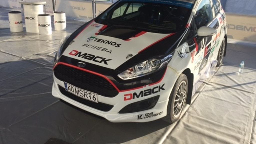 Emil Lindholm ajaa Puolassa Fordin Fiesta R2T -autolla.