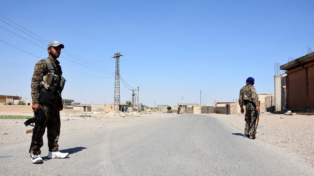 Sotilaita vartiossa Raqqassa, Syyriassa 11. kesäkuuta 2017.