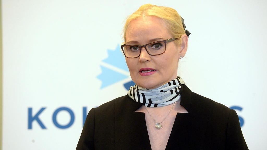 Perussuomalaiset jättänyt kansanedustaja Veera Ruoho ilmoitti tänään Helsingissä pidetyssä tiedotustilaisuudessa siirtyvänsä kokoomukseen.
