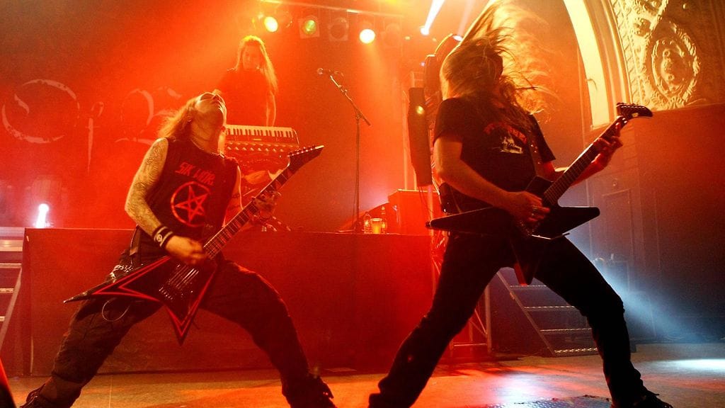 Alexi Laiho ja Roope Latvala lavalla Children of Bodomin kanssa Saksan Leipzigissa vuonna 2009.