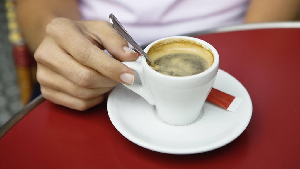 Liialliset kofeiinimäärät ovat haitallisia.