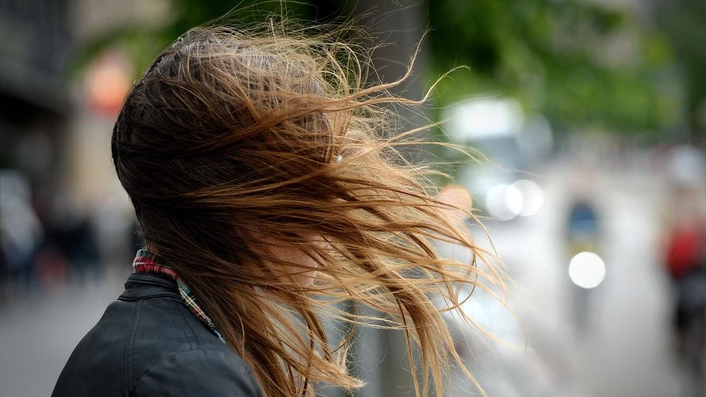 Ophelian odotetaan heikkenevän voimakkaaksi syysmyrskyksi sen saavuttaessa Irlannin huomenna.