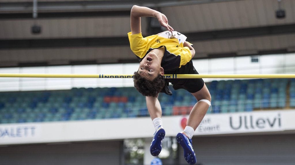 Melwin Holm taivutti ikäluokkansa ennätyslukemat Ullevin stadionilla.