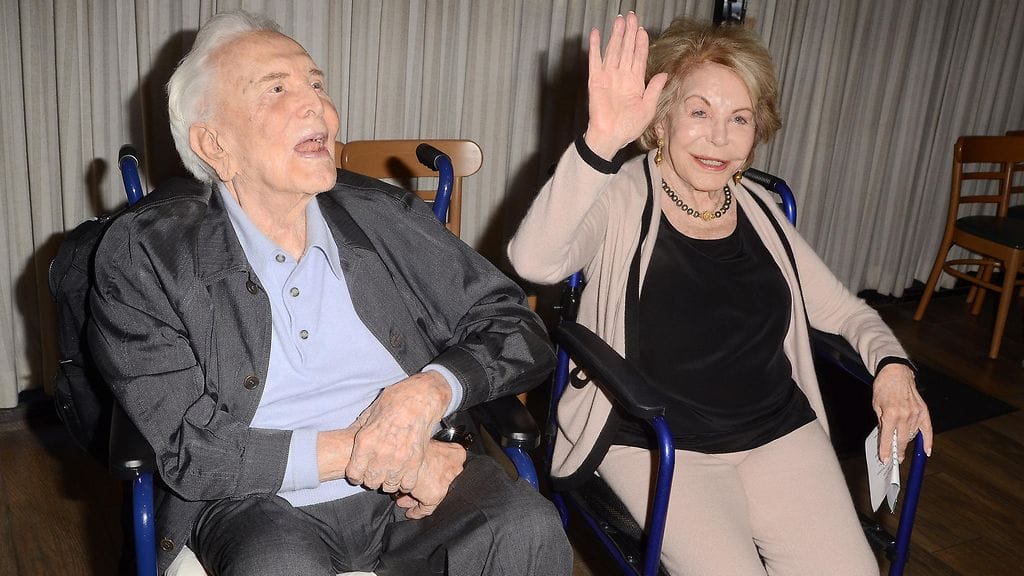 Kirk Douglas ja Anne-vaimo 4. toukokuuta 2017.