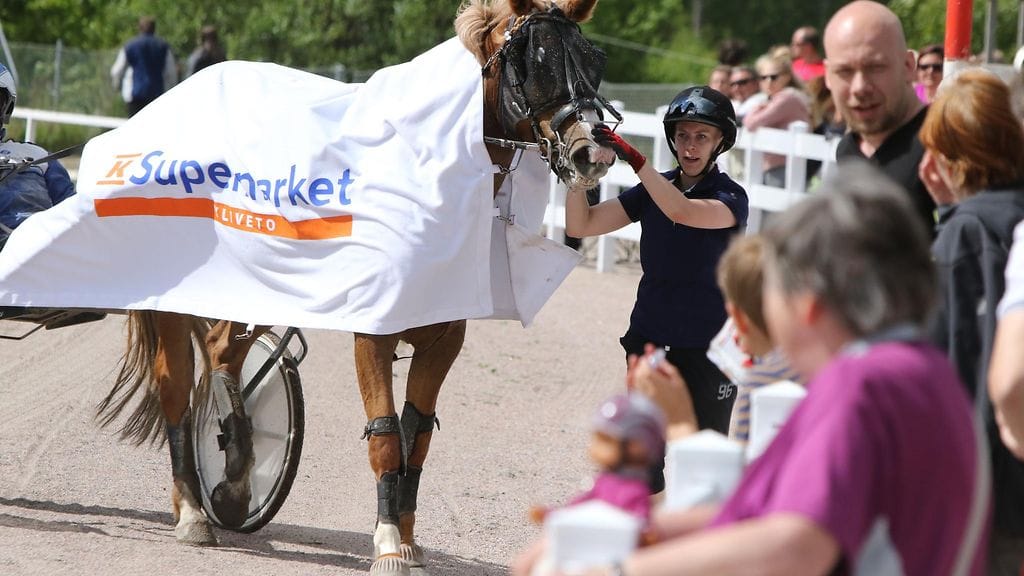 Outi Kajulan valmentama Topmar lunasti viime sunnuntaina Lahdessa käytännössä varman lipun Vermon kuningatarkilpaan.