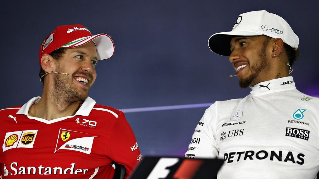 Vettel ja Hamilton toukokuussa lehdistötilaisuudessa.