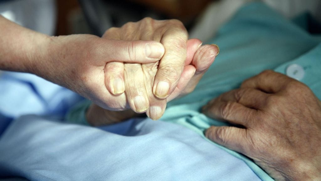 Iäkäs nainen vietiin omasta asunnostaan sairaalaan, missä hän kuoli myöhemmin. Naisen todettiin kärsineen muun muassa aliravitsemuksesta.