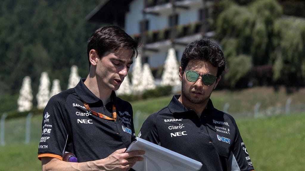 Sergio Perez (oik.) radankatselussa tänään Itävallan Red Bull Ringillä.