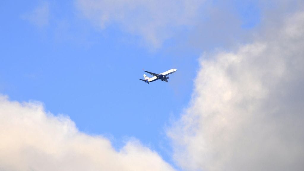 Jokainen 10 desibelin lisäys öisessä lentomelussa liittyi 69 prosenttia suurempaan riskiin sairastua verenpainetautiin.