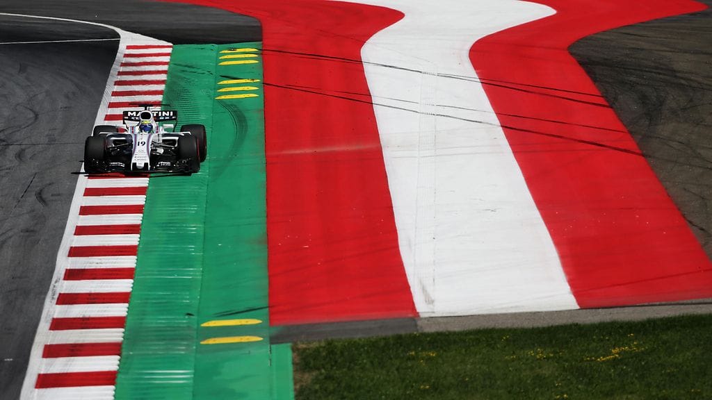 Felipe Massan Williamsiin tuli vaurioita, kun brassi joutui ajamaan kanttikivien päältä.