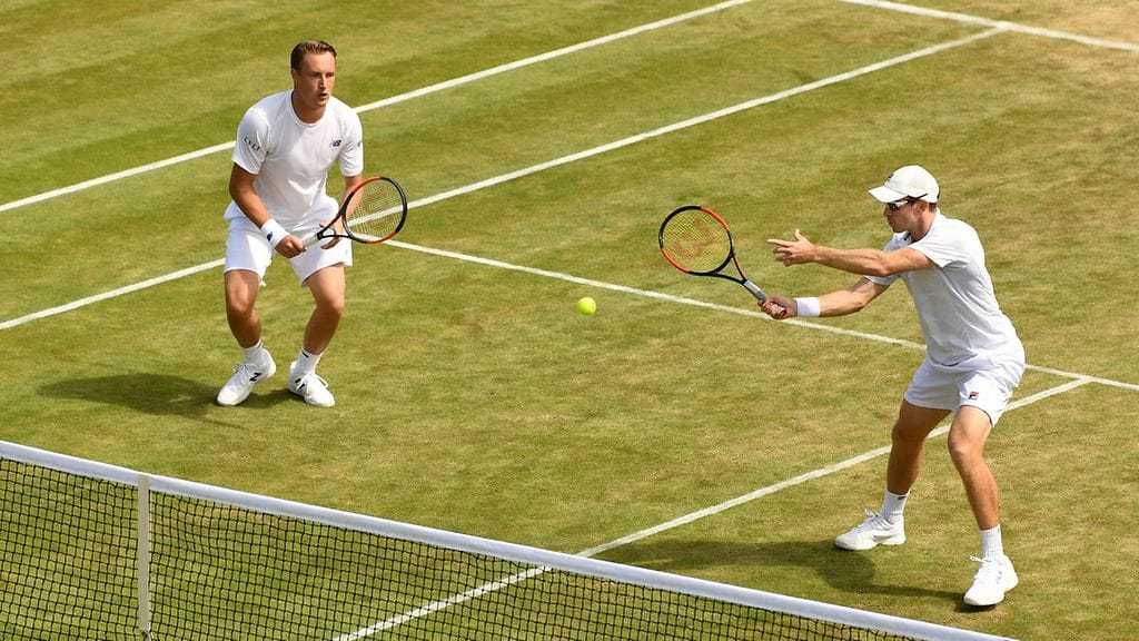 Henri Kontinen ja John Peers tositoimissa lauantaina.