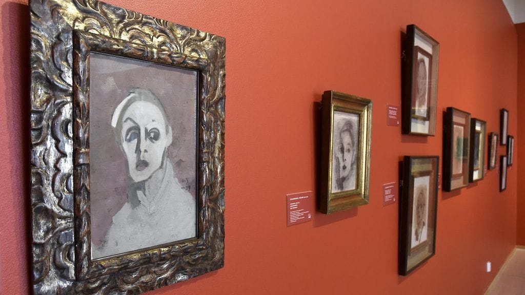 Helene Schjerfbeckin omakuvia Ane Gyllenbergin Keräilijän itsenäisyys -näyttelyssä Villa Gyllenbergissä Helsingissä maanantaina 27. maaliskuuta 2017.