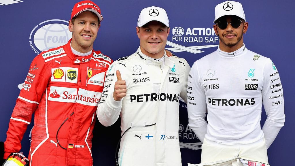 Sebastian Vettel (vas.), Valtteri Bottas ja Lewis Hamilton.