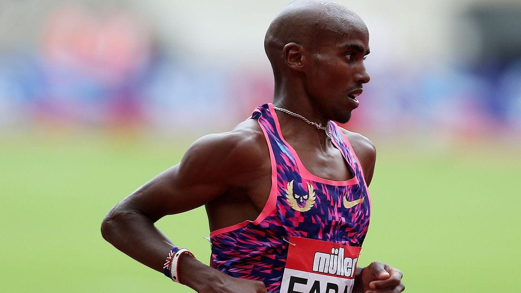 Mo Farahin voittotunnelmat latistuivat toimittajien kysymyksistä.