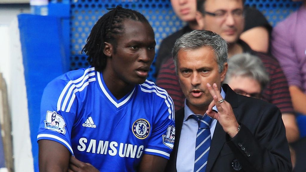 Romelu Lukaku ja Jose Mourinho vuonna 2013 Chelseassa