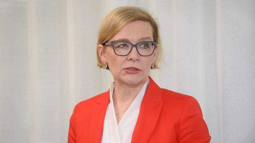 Sisäministeri Paula Risikko.
