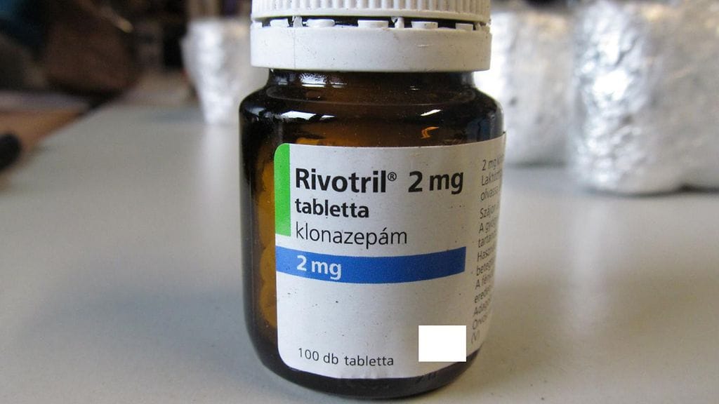 Helsingin poliisi takavarikoi kevään 2017 aikana yli 50 000 kpl Rivotril-tablettia Helsingin kaupungin alueelta, tiedotti Helsingin poliisilaitos 13. kesäkuuta 2017. Kuvassa poliisin välittämä kuva Rivotril-tablettipurkista.