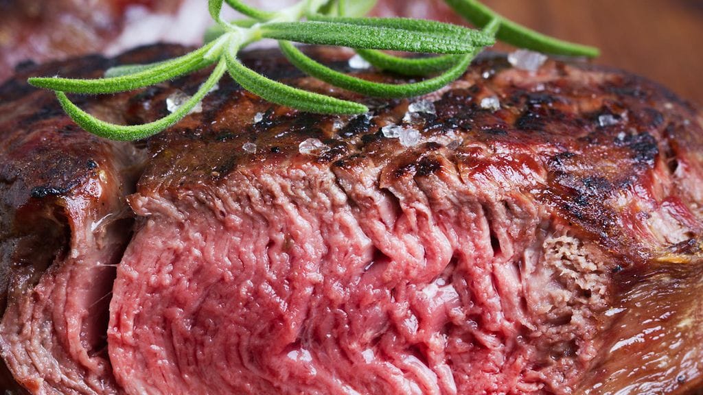 Kokki Christian Stevenson antaa vinkit täydellisen pihvin paistamiseen.