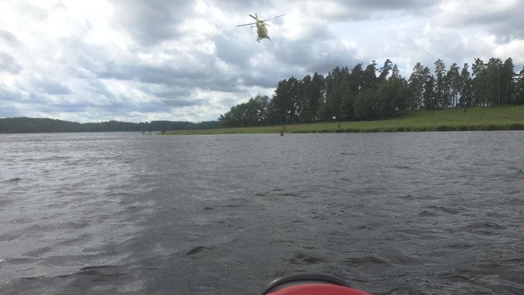 Teemu Lehto kuvasi pelastustilanteen vesijetistään käsin.